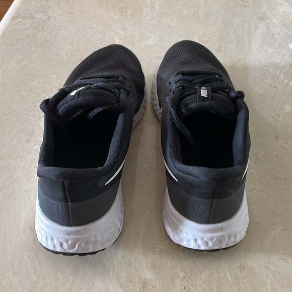 Nike Womens Revolution 5 wide width running shoe - Picture 4 of 6